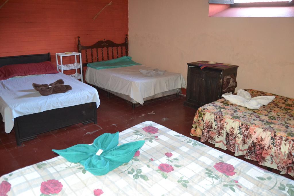 Hostal Morenos 危地马拉安地瓜 外观 照片