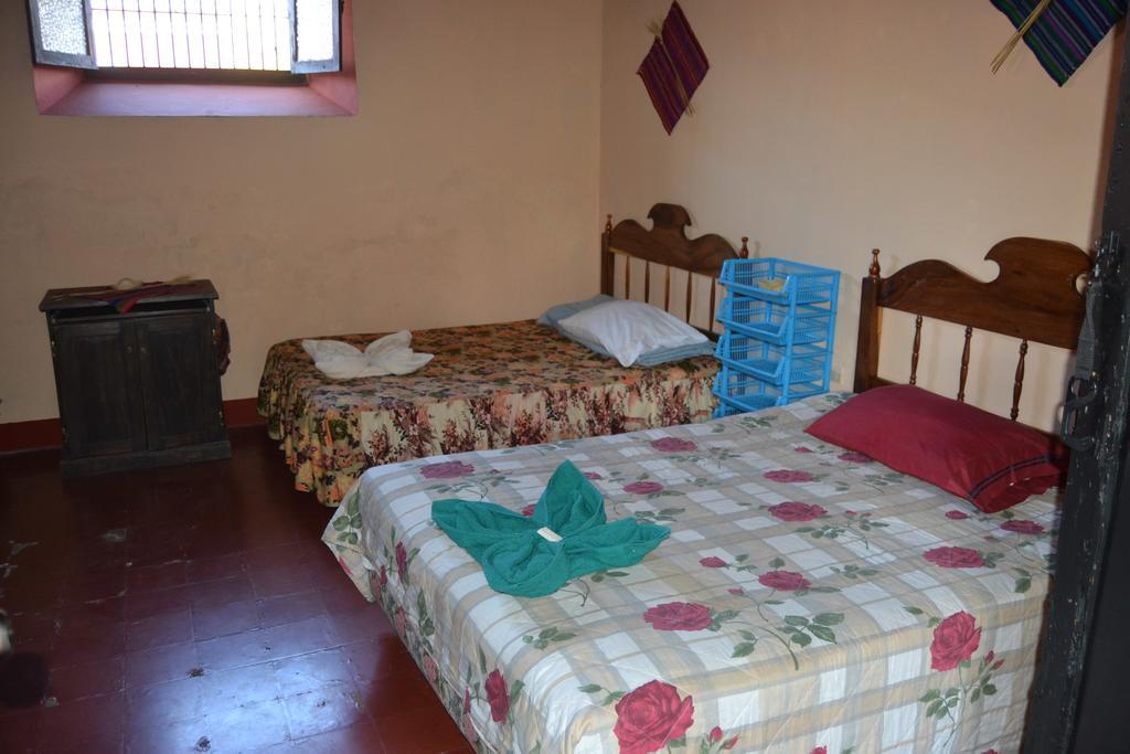 Hostal Morenos 危地马拉安地瓜 外观 照片